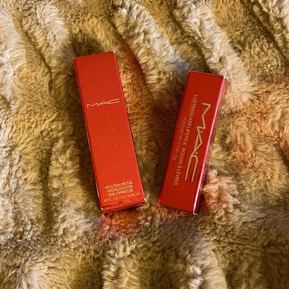 M•A•C LIMITED EDITION LOVE STRUCK SET - Picture 12 of 13